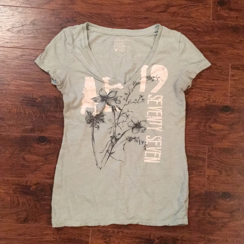 American Eagle mint tshirt
